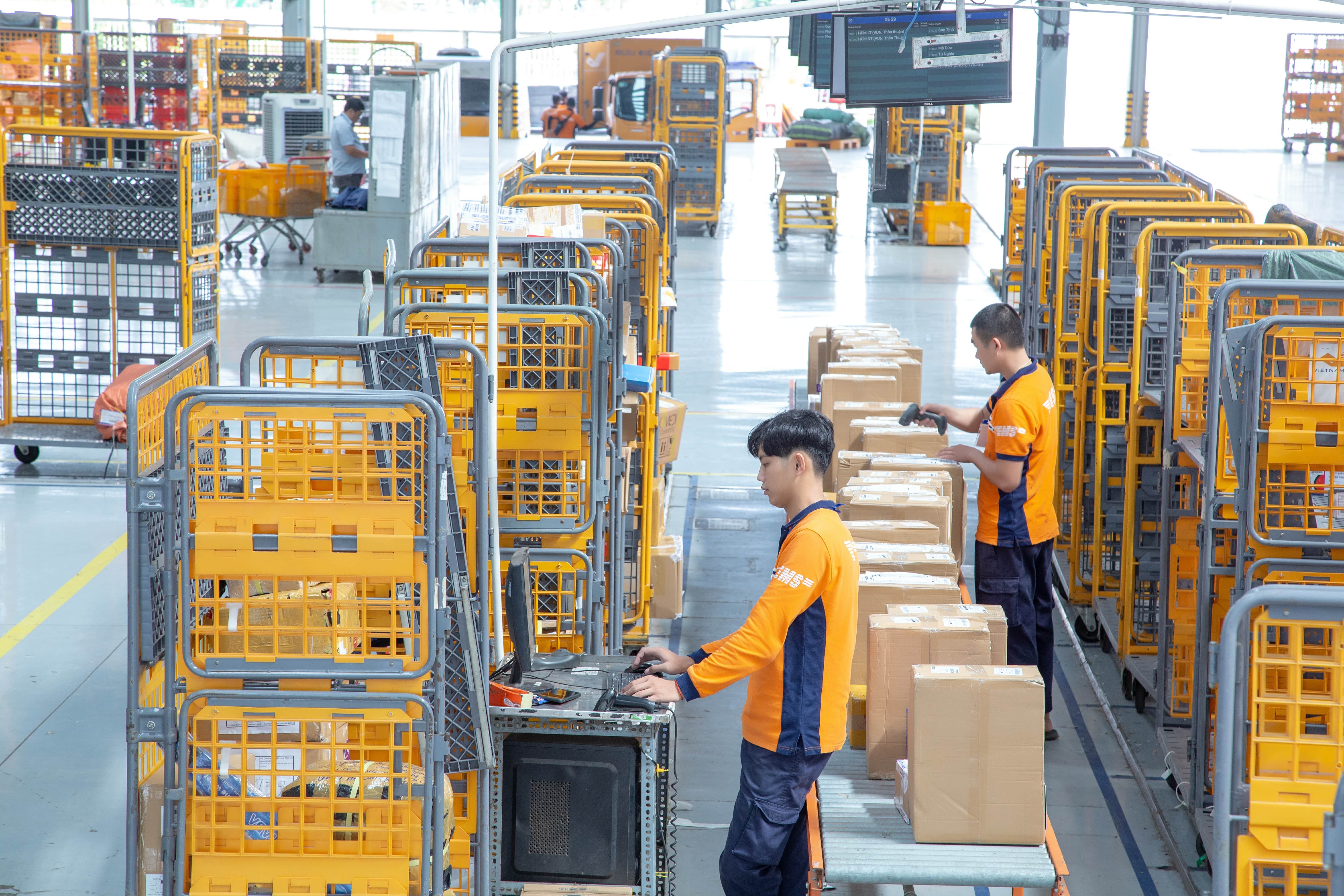 EMS EMS Việt Nam vượt thử thách vững vàng trong đại dịch